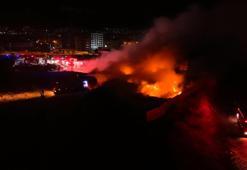 Bursa'da geri dönüşüm tesisindeki yangın dronla görüntülendi