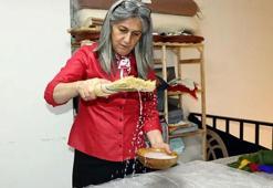 Keçe sanatını genç kuşaklara aktarıyor