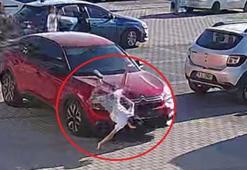 Bursa'da koşarak yola çıkan çocuğa otomobilin çarptığı kaza kamerada