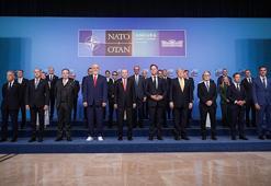 NATO Zirvesi'nde aile fotoğrafı çekildi