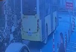 Şişli'de özel halk otobüsü yayaya çarptı; kaza kamerada