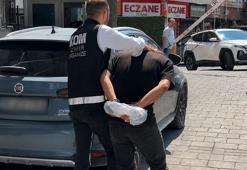İzmir’de oto galeriyi kurşunlayan 2 şüpheli tutuklandı