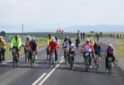 Ardahan'da Bisiklet Festivali’nde bin kişi pedal çevirdi