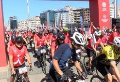 15 Temmuz etkinlikleri kapsamında düzenlenen bisiklet turu Taksim'de başladı