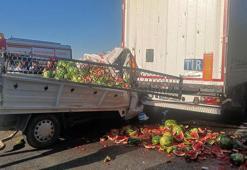 Manisa’da kamyonet, TIR’a arkadan çarptı: 1’i ağır 2 yaralı