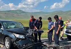Minibüs ile otomobil çarpıştı: 7 yaralı