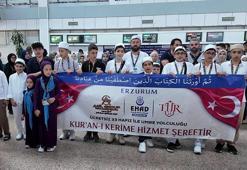 Başarılı hafızlar, 15 gün sürecek Kabe yolculuğuna çıktı