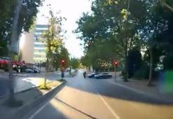 Ataşehir'de kırmızı ışıkta geçen motosiklete otomobilin çarptığı kaza kamerada