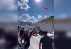 Bağcılar'da seyir halindeki kamyon ile minibüs çarpıştı
