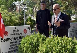 Dönemin Özel Kuvvetler Komutanı emekli Korgeneral Aksakallı, Ömer Halisdemir’in mezarını ziyaret etti