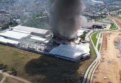Arnavutköy'de sünger fabrikasında çıkan yangın söndürüldü