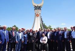 Cumhurbaşkanlığı Külliyesi'ndeki anıtta, 15 Temmuz şehitleri anıldı