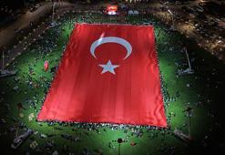 Kayseri'de 15 Temmuz etkinliklerinde dev Türk bayrağı açıldı