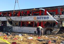 Amasya'da yolcu otobüsü devrildi; 2’si ağır, 46 yaralı