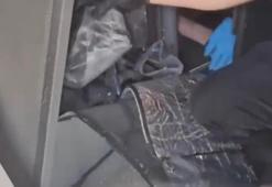 Tuzla'da yolcu otobüsündeki gizli bölmede 120 ruhsatsız silah ele geçirildi