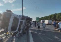 Büyükçekmece'de beton tankeri devrildi; yol trafiğe kapatıldı