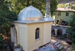 Anamur'daki 9 metrekarelik cami dronla görüntülendi