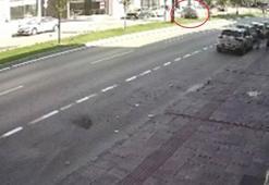 Refüjdeki ağaçlara ve aydınlatma direğine çarpan otomobilin takla attığı kaza kamerada: 2 yaralı