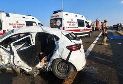 Şanlıurfa’da hafif ticari araç ile otomobil çarpıştı: 2 ölü, 9 yaralı