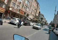Esenler'de otomobilin kadına çarptığı anlar kamerada