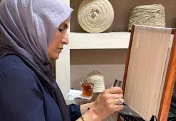 Minyatür tezgahlarla dokuma sanatını gençlere aktarıyor