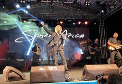 Soner Arıca, Fatsa konserinde annesi ve dayısı Kadir İnanır'ı andı
