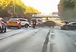 Esenler'de 5 aracın karıştığı zincirleme kaza kamerada: 3 yaralı