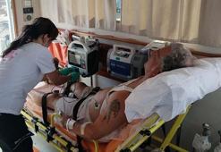 Mavi turda ve Yunan adasında rahatsızlanan 3 kişi, deniz ambulansıyla Bodrum'a taşındı