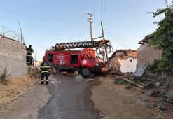 Yangından dönen itfaiye aracı evin duvarına çarptı; 3 personel yaralı