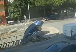 Pendik'te otomobil dereye düştü; kaza kamerada