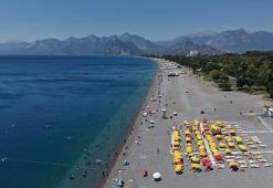 Antalya'da hissedilen sıcaklık 44 dereceyi buldu