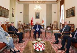 TBMM Başkanı Kurtulmuş, AK Parti Grubu ile görüştü