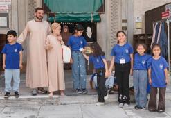 Otizmli Joshie Valide-i Kebir Camii'nde Filistinli çocuklarla bir araya geldi