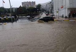 Yozgat'ta sağanak; cadde ve sokaklar göle döndü