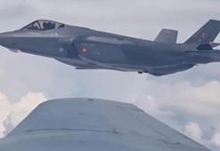 Danimarka'nın F-35 uçağına havada yakıt ikmali