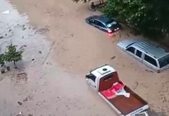 Kastamonu'da Cide'de sağanak; Devrekani Çayı taştı, ev ve iş yerini su bastı