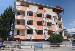 Kartal’da balkonları çöken 5 katlı binanın demirlerini sökmüşler: Tehlike arz ediyor üstümüze yıkılacak