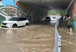 Kocaeli'de sağanak; alt geçit suyla doldu