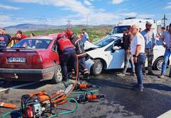 Pamukova’da 2 otomobil çarpıştı 1’i ağır 7 yaralı