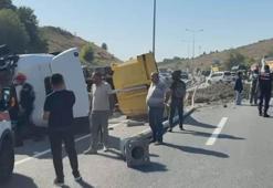 Eyüpsultan'da otomobile çarpan hafriyat kamyonu devrildi: 2 yaralı