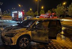 Kayseri’de şarj istasyonunda elektrikli otomobil alev aldı; o anlar kamerada