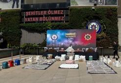 İstanbul'da operasyonlarda ele geçirilen 1 ton 163 kilogram uyuşturucu emniyette sergilendi