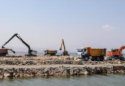 Van Gölü'nden 2 milyon 165 bin metreküp dip çamuru ve balçık çıkarıldı
