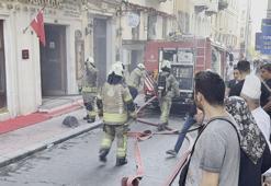Taksim'de alışveriş merkezindeki lokantada çıkan yangın söndürüldü