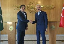 Bakan Uraloğlu, Pakistanlı mevkidaşı Abbasi ile bir araya geldi