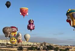 Kapadokya’da figürlü balonlar, gökyüzünü renklendirdi