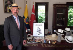 Ekvador Büyükelçisi Vintimilla Vega’nın şapka koleksiyonunda Atatürk'e vefa