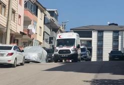 Evinin salonunda kanlar içinde ölü bulundu