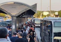 Bahçelievler'de metrobüsün çarptığı kadın ağır yaralandı