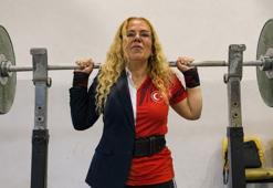 Görme engelli memurdan halterde 100’den fazla madalya